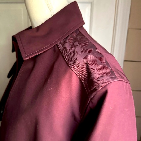 Women’s Coach SignatureTrench burgundy
 44 long ,armpits 23 ,sleeves 24 long - Picture 13 of 14
